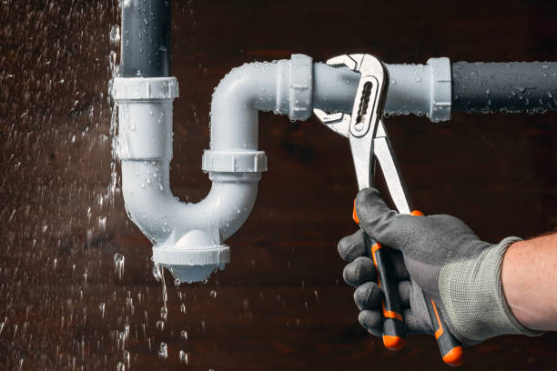 Professional Gas Line Repair technician working in Williamsburg, IN